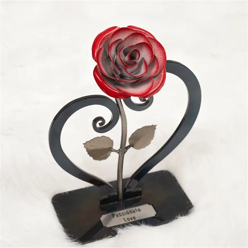 Метална Скулптура Рози с Поставка във Формата на Сърце Тенис на Декоративен Орнамент Метална Скулптура Рози Гореща Разпродажба Изображение 0