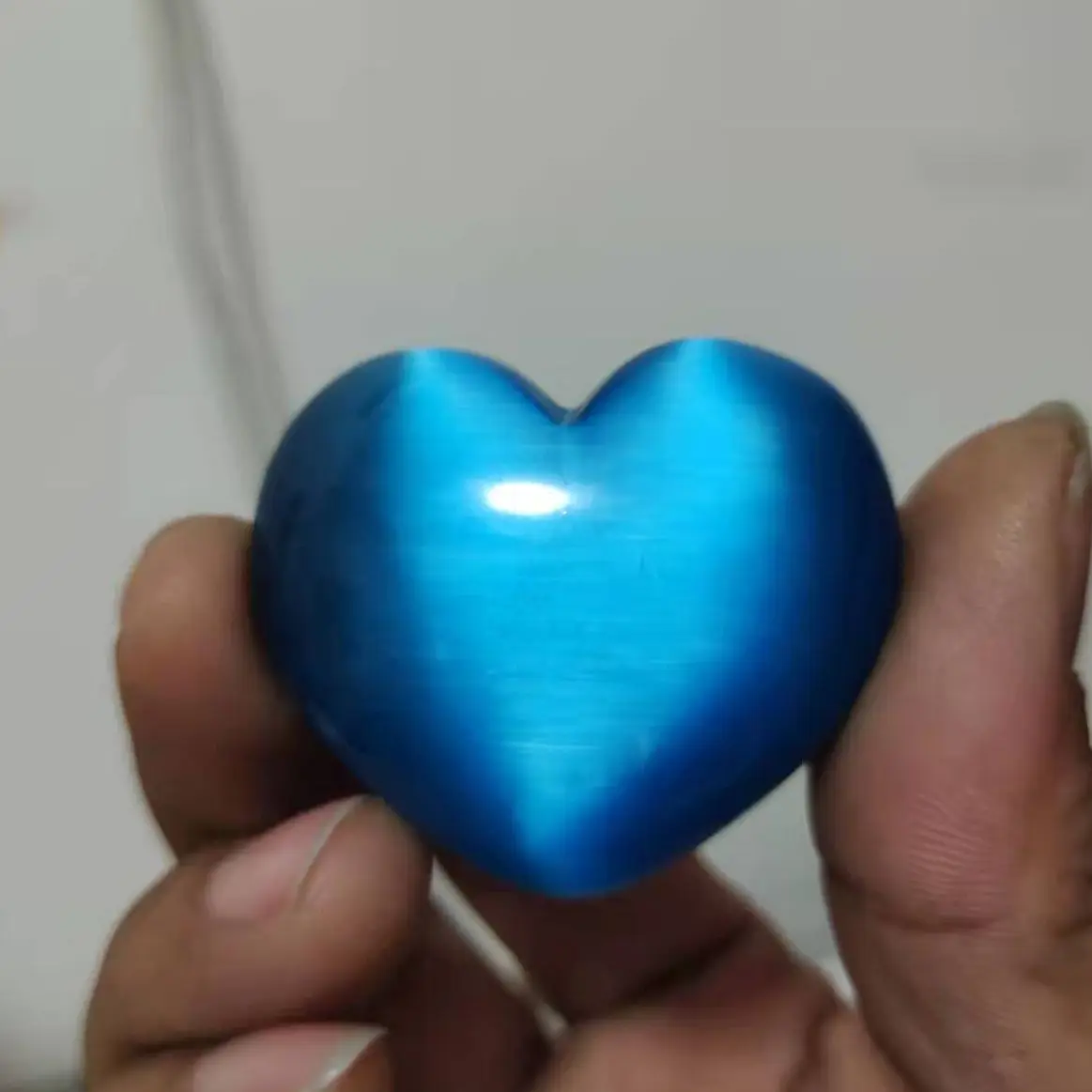 Красив син кристал във формата на сърце с кошачьим око, лечебен камък, подаръци, украсени с естествени камъни и минерали Изображение 0